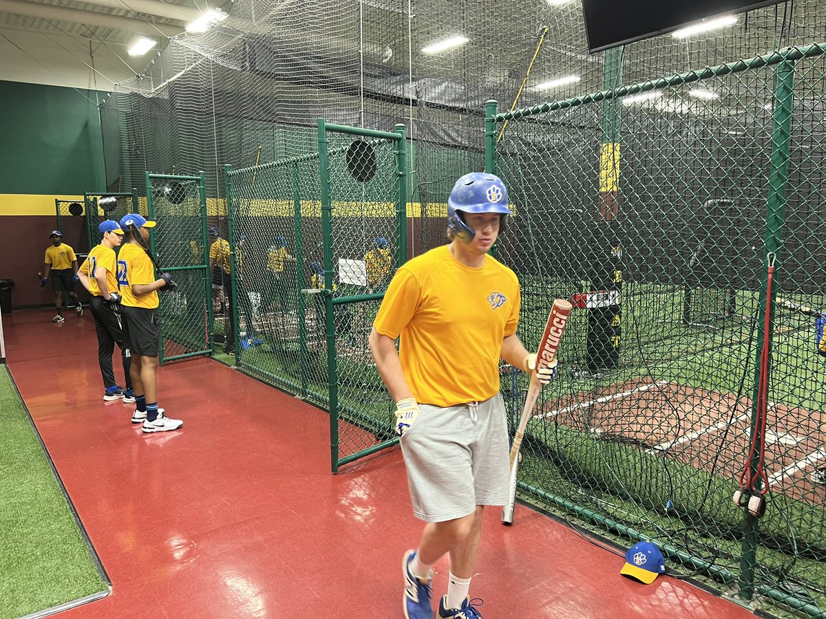 rob55baseball's tweet photo. Big shout out to @DBATVaBeach for getting us some indoor cage time while it was raining! #keepgrinding https://t.co/6itYq91efz