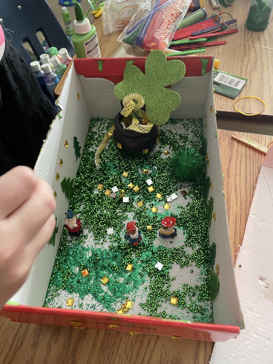 JenniferCyr17's tweet image. HTS Grade 3 class is getting ready to catch some Leprechauns. I can’t wait to see the final projects grade 3’s! #structurebuilding #LeprechaunTraps#funtimes