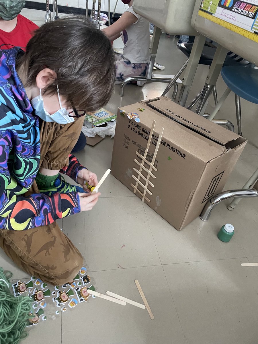 JenniferCyr17's tweet image. HTS Grade 3 class is getting ready to catch some Leprechauns. I can’t wait to see the final projects grade 3’s! #structurebuilding #LeprechaunTraps#funtimes