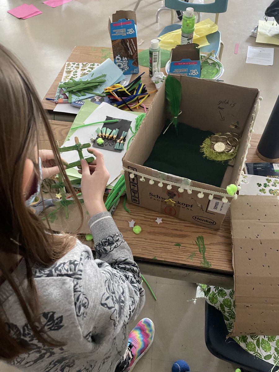 JenniferCyr17's tweet image. HTS Grade 3 class is getting ready to catch some Leprechauns. I can’t wait to see the final projects grade 3’s! #structurebuilding #LeprechaunTraps#funtimes