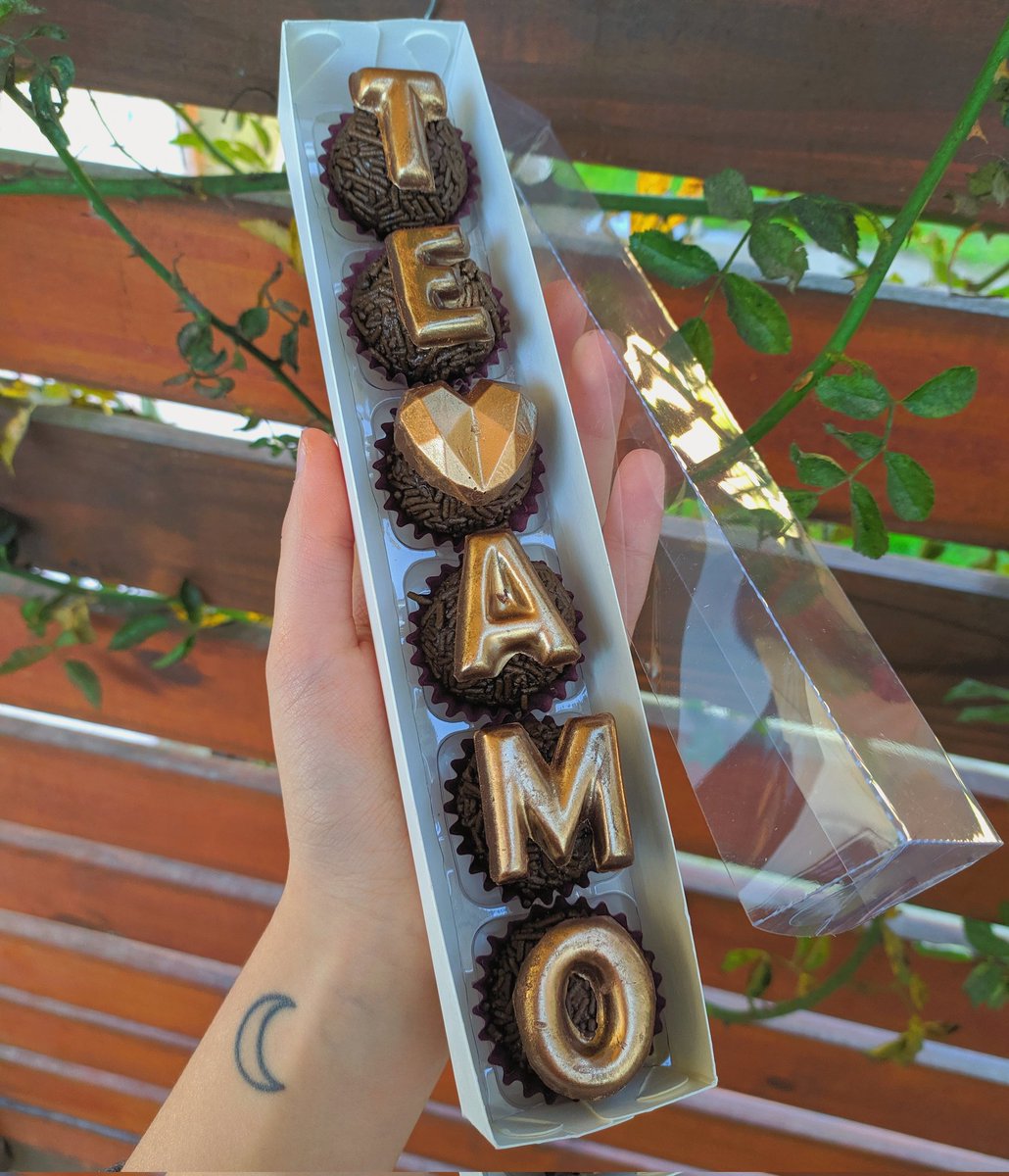 Buenass, les cuento que como vuelven las clases presenciales voy a andar haciendo mis chocolates rellenos y brigadeiros por Montevideo. Voy a estar subiendo las nuevas propuestas al Instagram @kaakao.uy 
Me dan tremenda mano compartiendo. Gracias!❤️