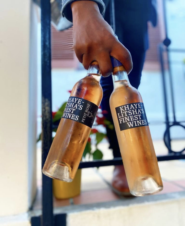 RoseRocksSA's tweet photo. It does what it says on the bottle - a glass of the finest. @kasiwine #yeswayrose #roserocks https://t.co/PlBCkJzWum