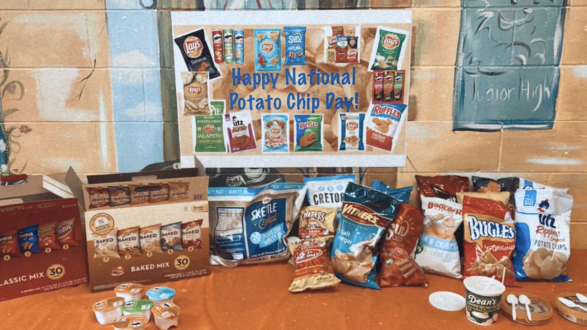Mrs_Adamidis's tweet photo. Happy #πday and #potatochipday! https://t.co/mnvAUAT4yc