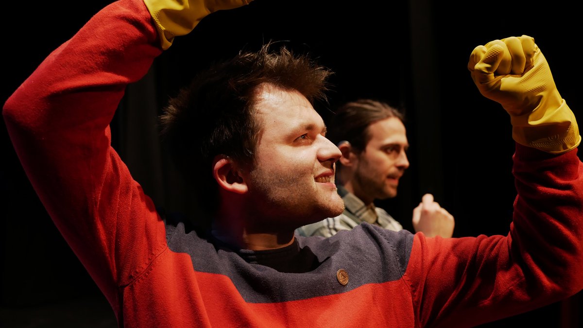 TheSolarBear's tweet photo. A wonderful 2 weeks of development with @CraigMcCulloch_  on 'Black Out', a dark visual comedy, part of Solar Bear's, #Make_A_Change bursary scheme. Can't wait to see it performed in-front of a live audience! @petre_dobre Thx to @ERCL4 https://t.co/t16zhxKMak