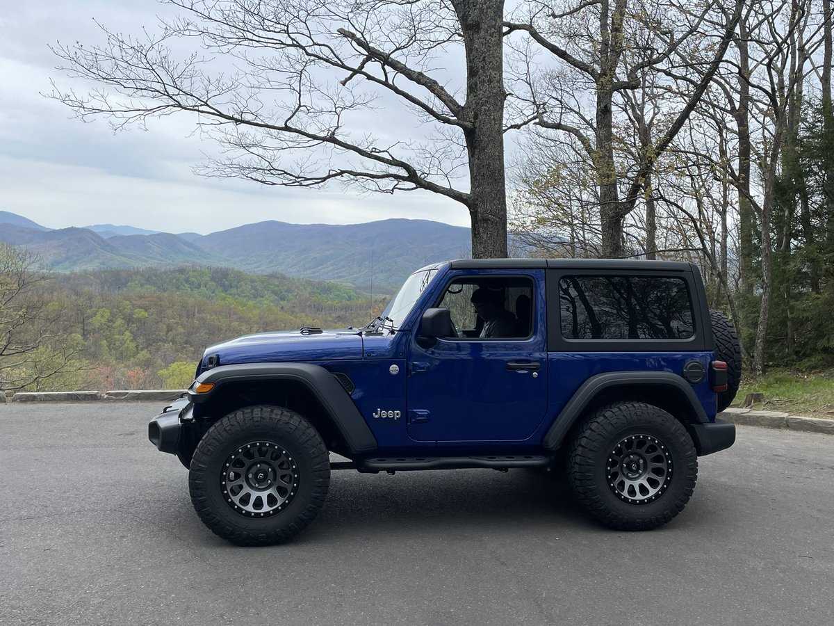 kyle_fay7's tweet photo. @SFJ_4x4 Smokey Mountain ride https://t.co/T4YviHSncu