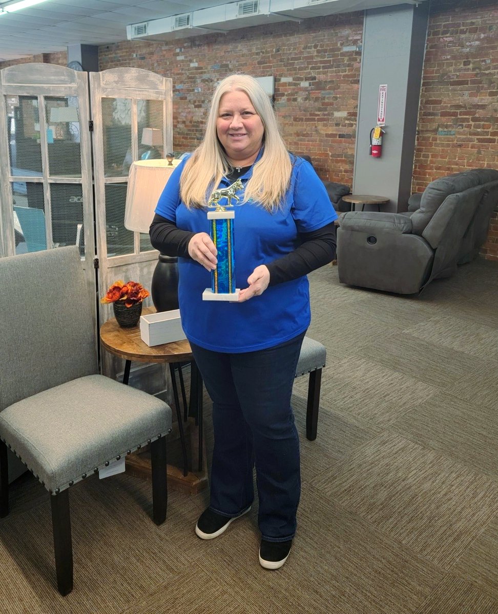 Payless_Support's tweet photo. Piggott wins Pay-Less Store of the Month for February! Lori and her team are the BIG DOGS🐕🏆 for their outstanding performance and store output last month. Visit our Piggott team to see why they are on TOP!

#PiggottAR #paylessbigdog https://t.co/D2alfVTsel