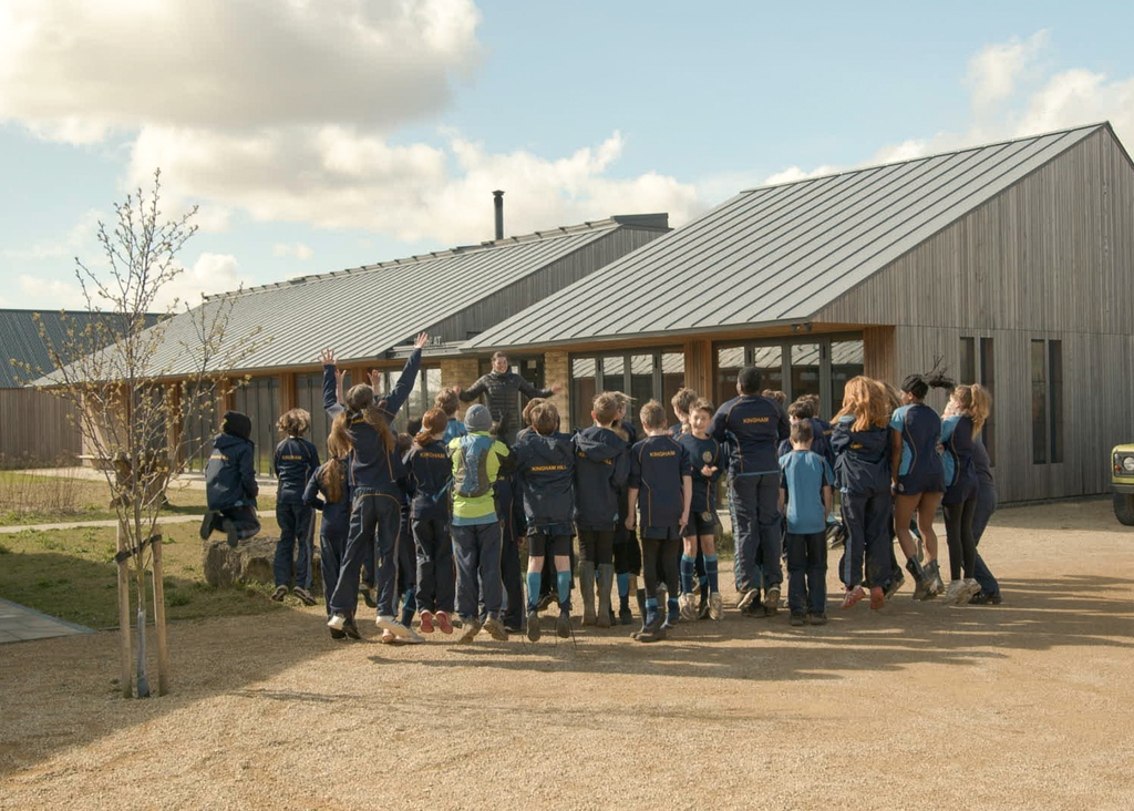 RealFarmED's tweet photo. Today’s sunshine saw 45 students from @kinghamhillsch visit FarmED. They enjoyed a glorious farm walk and lunch from FarmEAT. We love seeing such an enthusiastic group of students full of ideas following their time with us!
#schoolprogram #farmingeducation #schoolprogramme https://t.co/wO0cE5SpNF