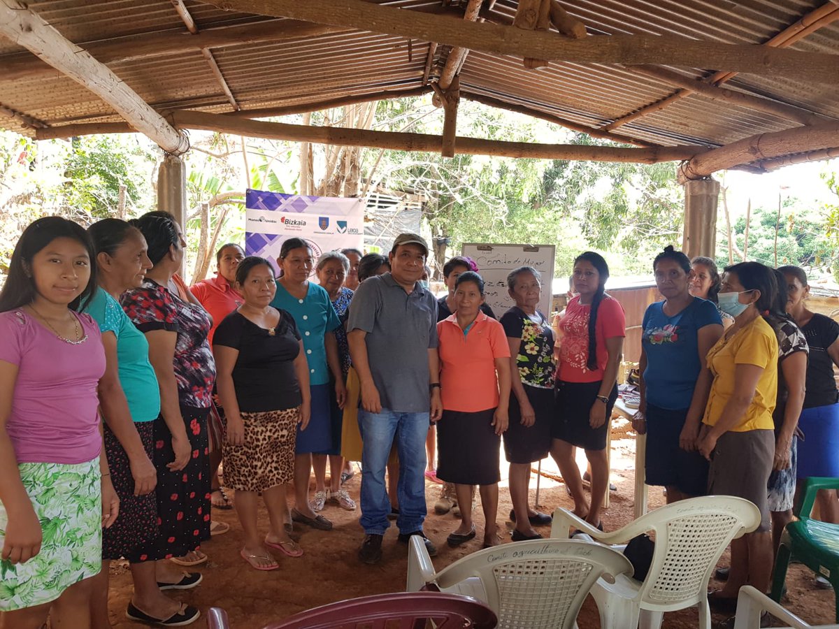 Asamblea de mujeres para la creación de 6 comités en el municipio de Cuisnahuat, Agua Shuca, proyecto Manos Unidas.