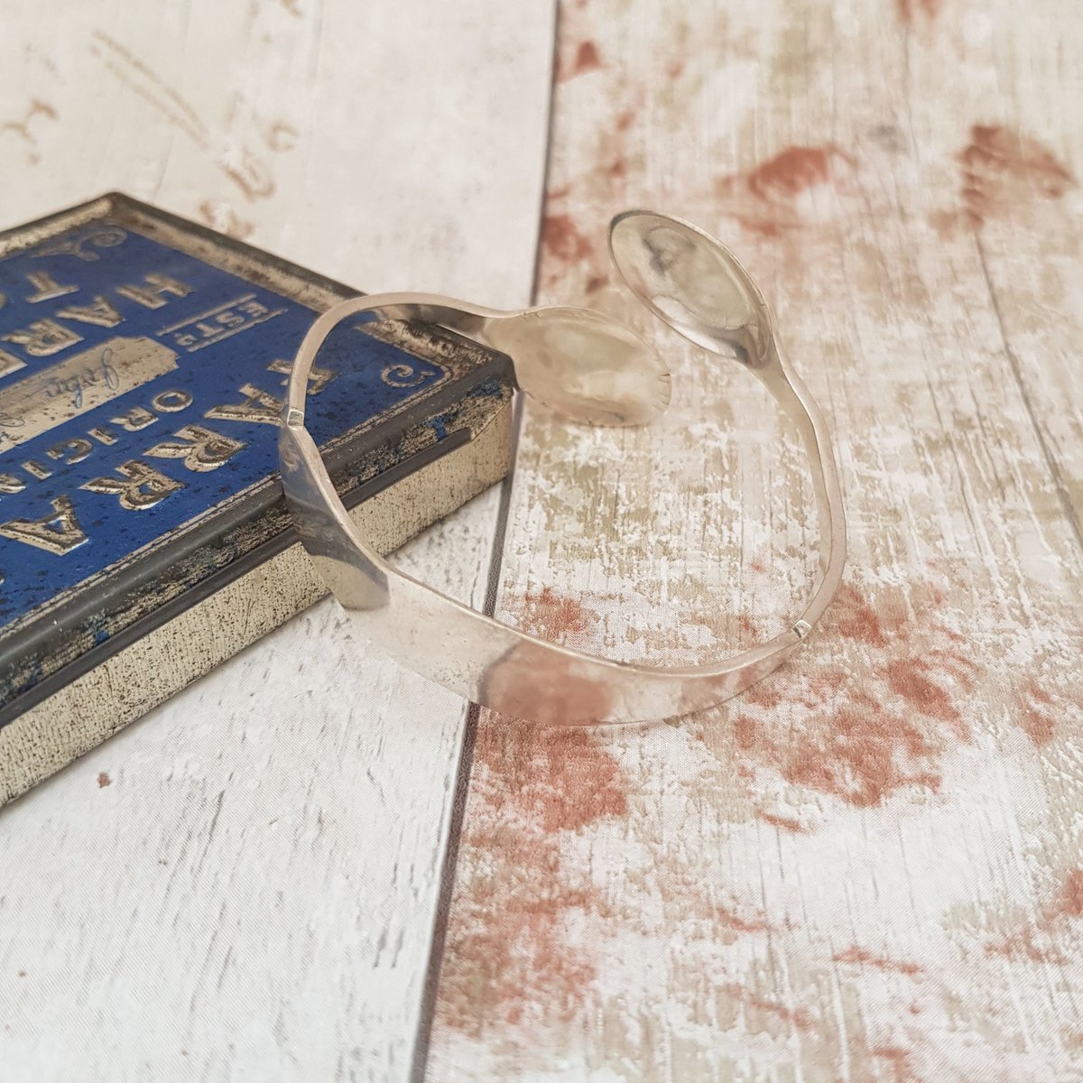 martisanne's tweet photo. Silver spoon bracelet, silverware bracelet, spoon jewelry, silver plated bangle, boho bracelet, spoon theory gift, upcycled flatware, E1 https://t.co/ztIvXpGoeq #TMTinsta #EtsyTeamUnity #SilverPlatedBangle https://t.co/x3I0ArwSPJ