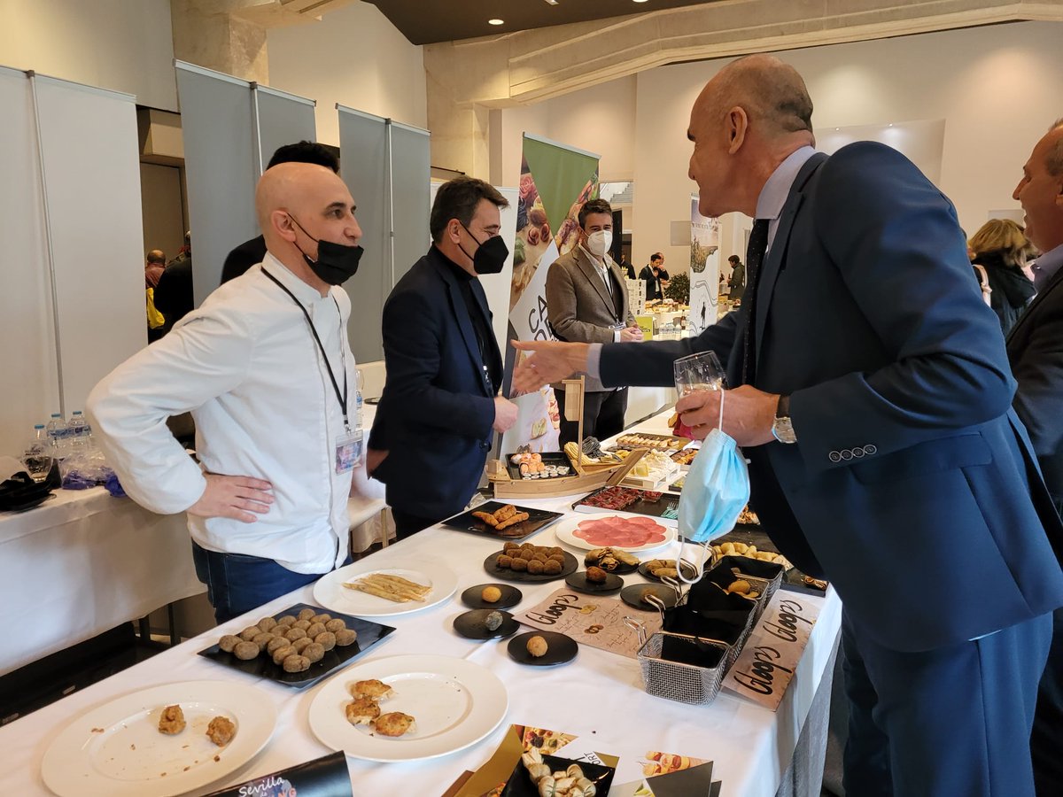 antoniomunozsev's tweet photo. Un año más #SevilladePicking consigue reunir en la ciudad a empresas del sector de toda España. Enhorabuena por esta iniciativa que contribuye a reforzar a #Sevilla como destino gastronómico. https://t.co/HsANnNCtfa