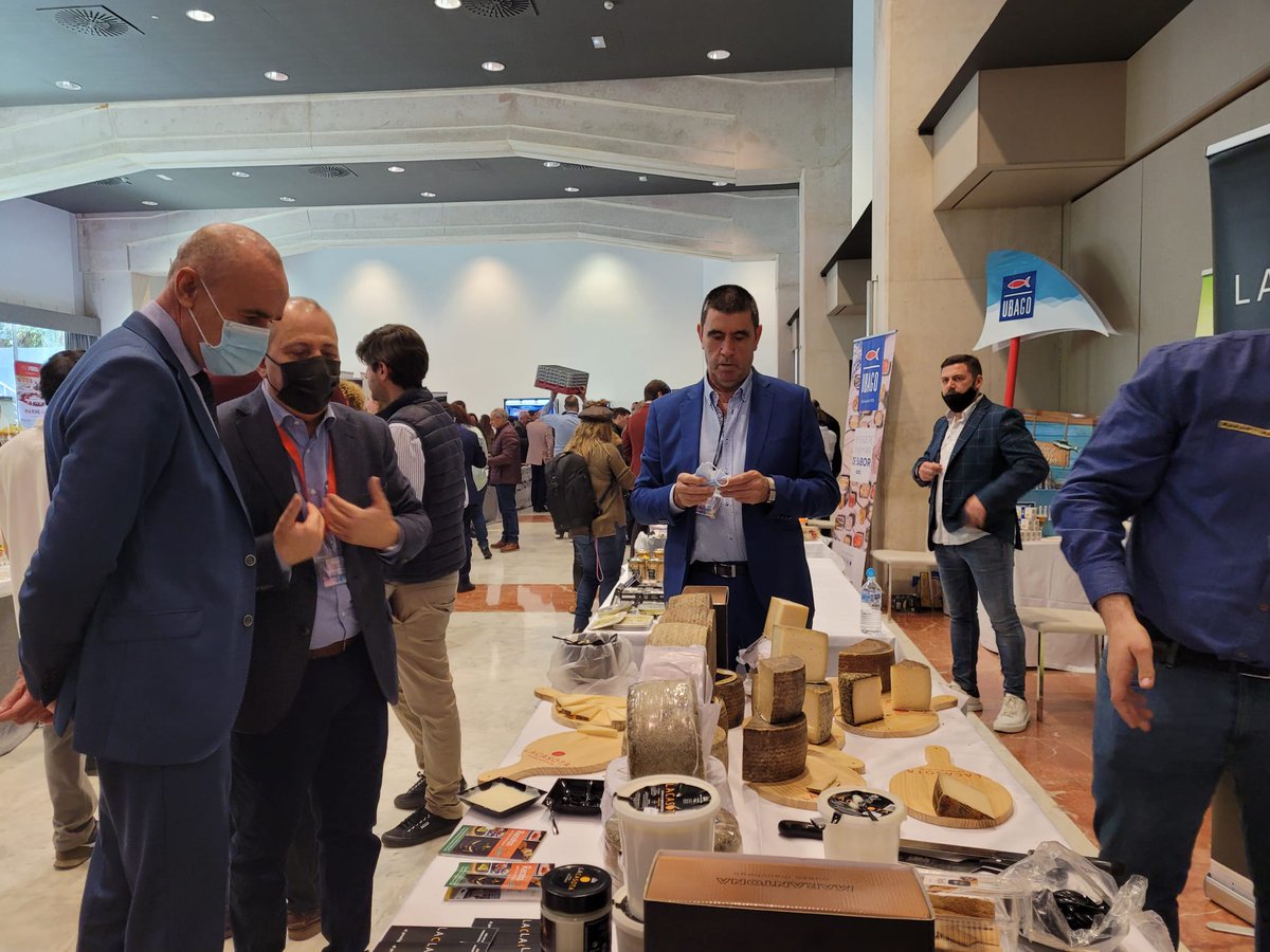 antoniomunozsev's tweet photo. Un año más #SevilladePicking consigue reunir en la ciudad a empresas del sector de toda España. Enhorabuena por esta iniciativa que contribuye a reforzar a #Sevilla como destino gastronómico. https://t.co/HsANnNCtfa