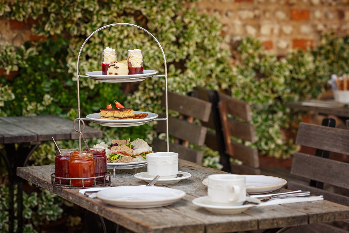 Wondering what to get your mum for mothers day? An afternoon tea voucher is always the perfect gift, especially at Byfords! 

Shop now: shop.norfolkpassport.com/collections/by…