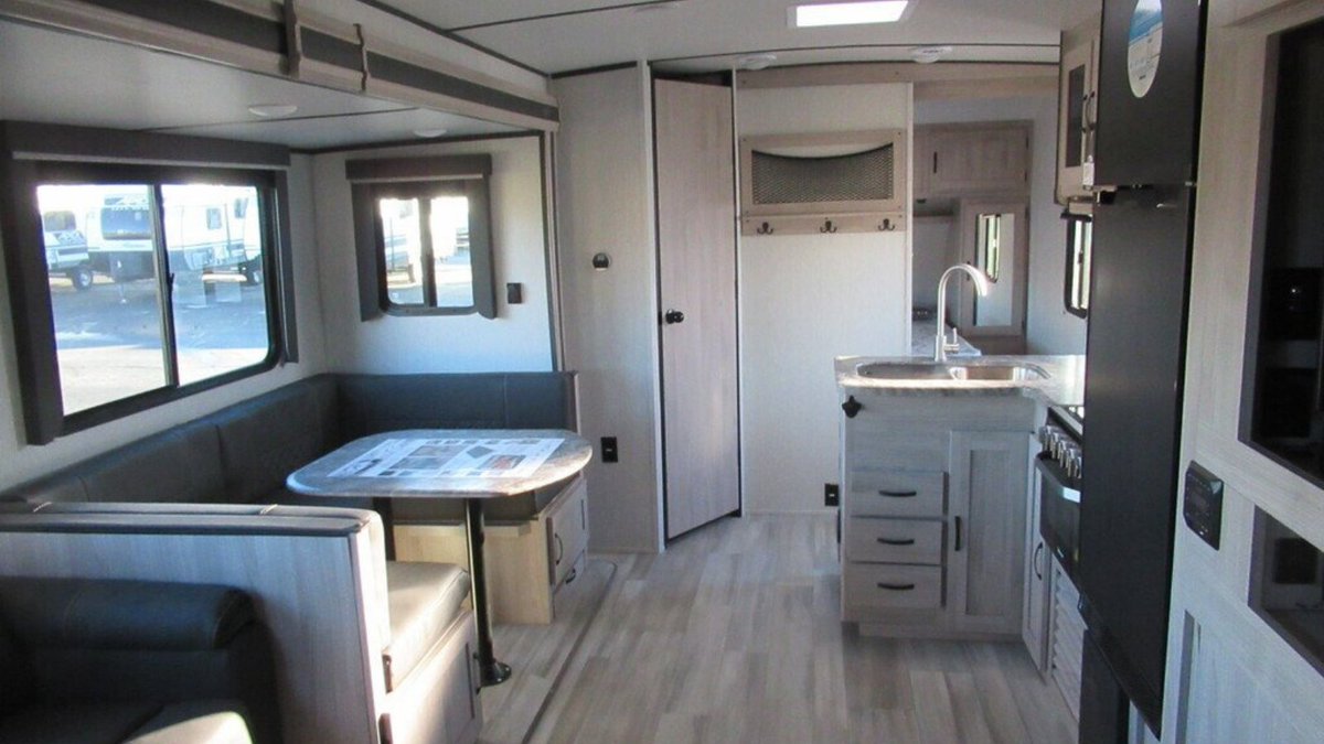 FergusonRVWorld's tweet photo. The 2022 #NorthernSpirit 2963BH is a family RV built by campers for campers!
Features include:
๐ค Front queen walk around bed
๐ช Sleeping space for 10
๐ Double bunk beds
๐งปFull bathroom
See more here: https://t.co/tQEvAhr6Hx https://t.co/WFCgaDMKRi