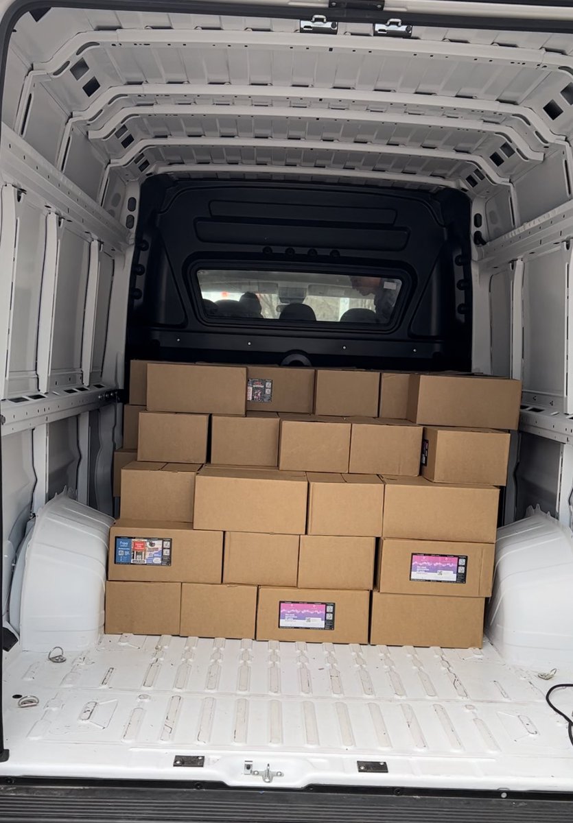 freewaterio's tweet photo. Don’t miss us! We have been distributing thousands of waters all around downtown during #SXSW2022 and getting the word out! Truck full of water gone in just a couple hours! Stay hydrated 💧#freewater #startup https://t.co/i5R9BVnpox