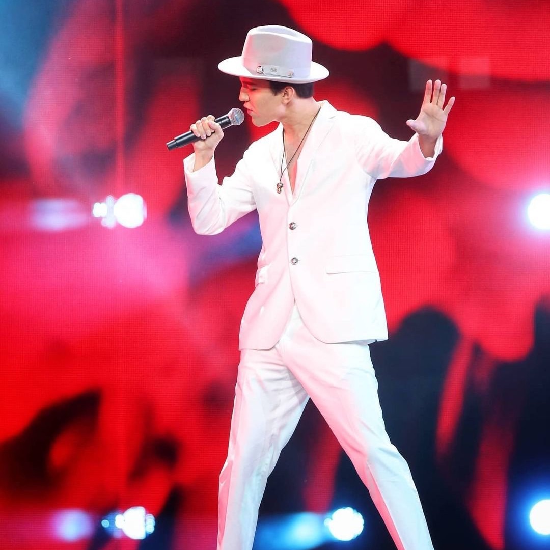 IvushD's tweet photo. @channelrradio I vote for 
@dimash_official
#FlyAway ♥️♥️♥️ https://t.co/6NBHGjZy1a