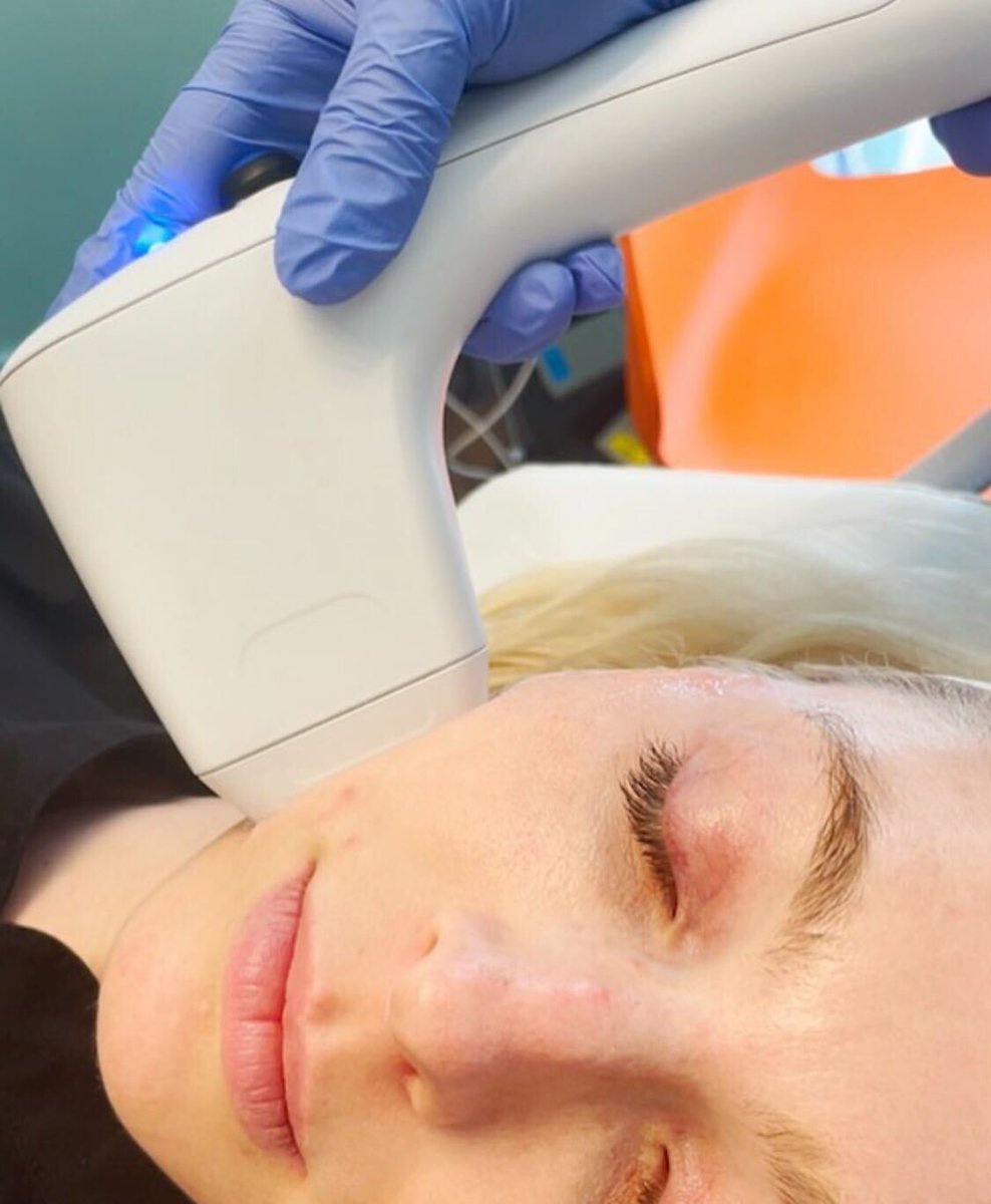 Sofwave™ is one of the newest and non-invasive skin treatments that revitalize fine lines and wrinkles by stimulating collagen production. ✨

Call or email us to make an appointment ⬇️ 
💌 info@skinfive.com
☎️ Pacific Palisades: (424) 322-8780

#medspa #skinfivebyavamd