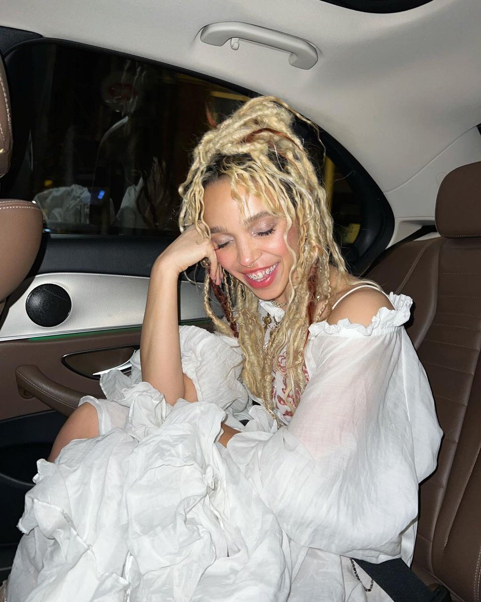 FKA twigs tweet media