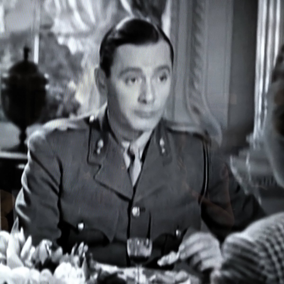 bizclouder's tweet photo. Herbert Marshall 😍
#TCMParty #TheDarkAngel #FredericMarch #HerbertMarshall #MerleOberon https://t.co/FauujGF37L