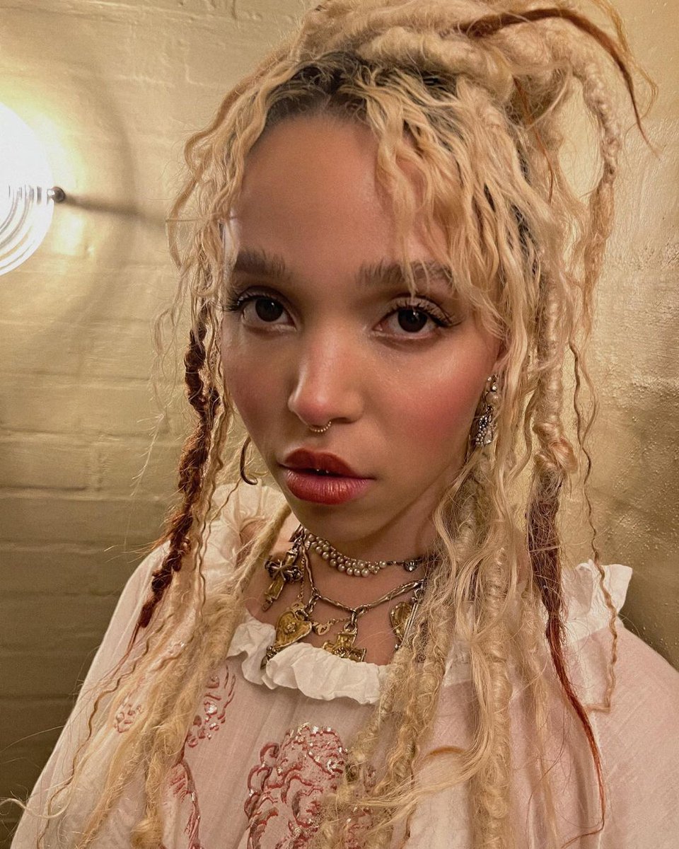 FKA twigs tweet media