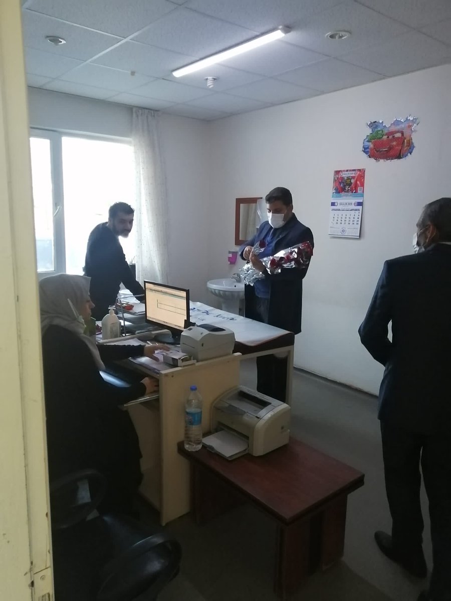 diyarbakirdeva's tweet photo. Çermik İlçe Başkanlığımızın, 14 Mart Tıp Bayramı vesilesiyle Çermik Devlet Hastanesi BaşHekimi Dr. Hacı Murat Yıldızhan'ı makamında ziyaret edip,kendisinin ve hekimlerimizin tıp bayramını kutladılar.
#14MartTıpBayramı https://t.co/CD6vXV41JM