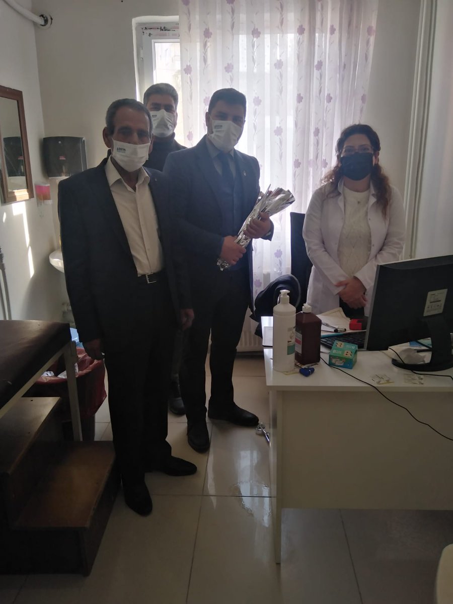 diyarbakirdeva's tweet photo. Çermik İlçe Başkanlığımızın, 14 Mart Tıp Bayramı vesilesiyle Çermik Devlet Hastanesi BaşHekimi Dr. Hacı Murat Yıldızhan'ı makamında ziyaret edip,kendisinin ve hekimlerimizin tıp bayramını kutladılar.
#14MartTıpBayramı https://t.co/CD6vXV41JM