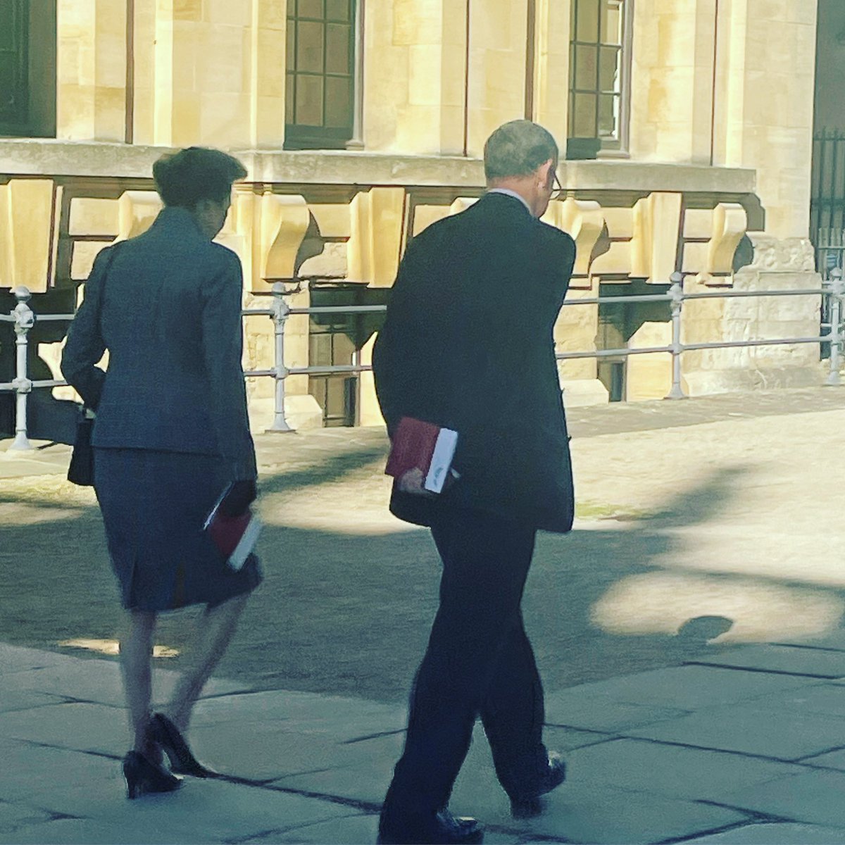 heiditboon's tweet photo. There I was in full guiding mode and who should casually walk past …! #hrhprinessanne #RoyalFamily #walkingtoursofoxford https://t.co/045J7rAxHZ