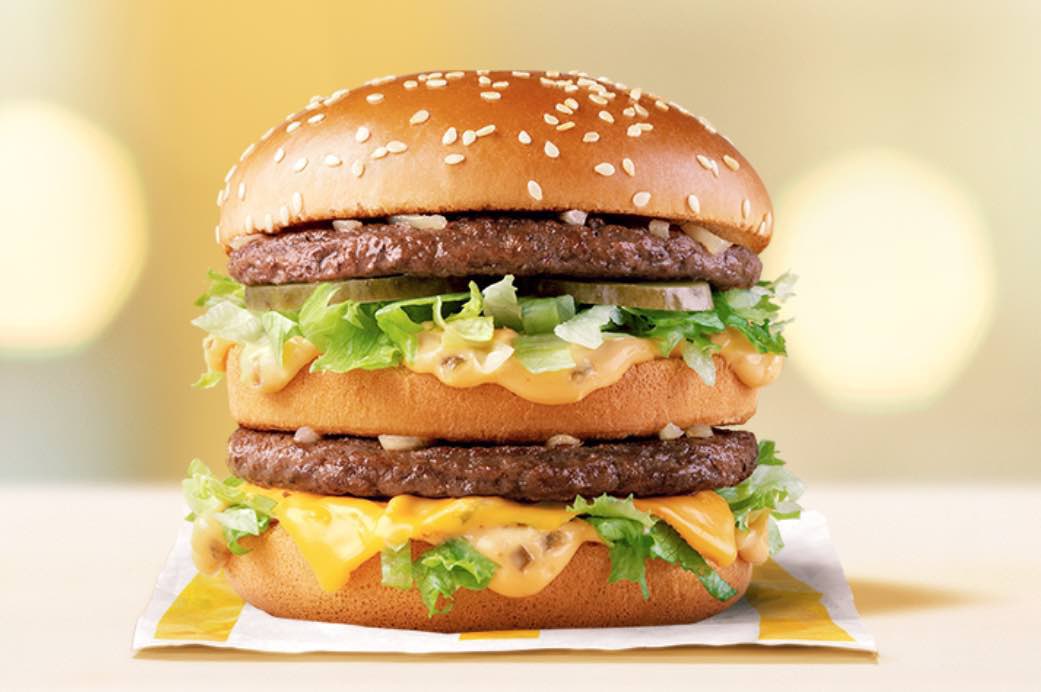 AbdullahMashat's tweet photo. سوق اسود لمنتجات ماكدونالدز في روسيا

وصل سعر برغر Big Mac الشهير من ماكدونالدز الى 36$—135 ريال في موقع Avito الروسي (نسخة مشابهة لموقع حراج وCraigslist)

السوق السوداء بدأت بعد قرار ماكدونالدز التوقف عن خدمة السوق الروسي واقفال 800 فرع https://t.co/zWCS4Fe4Ac