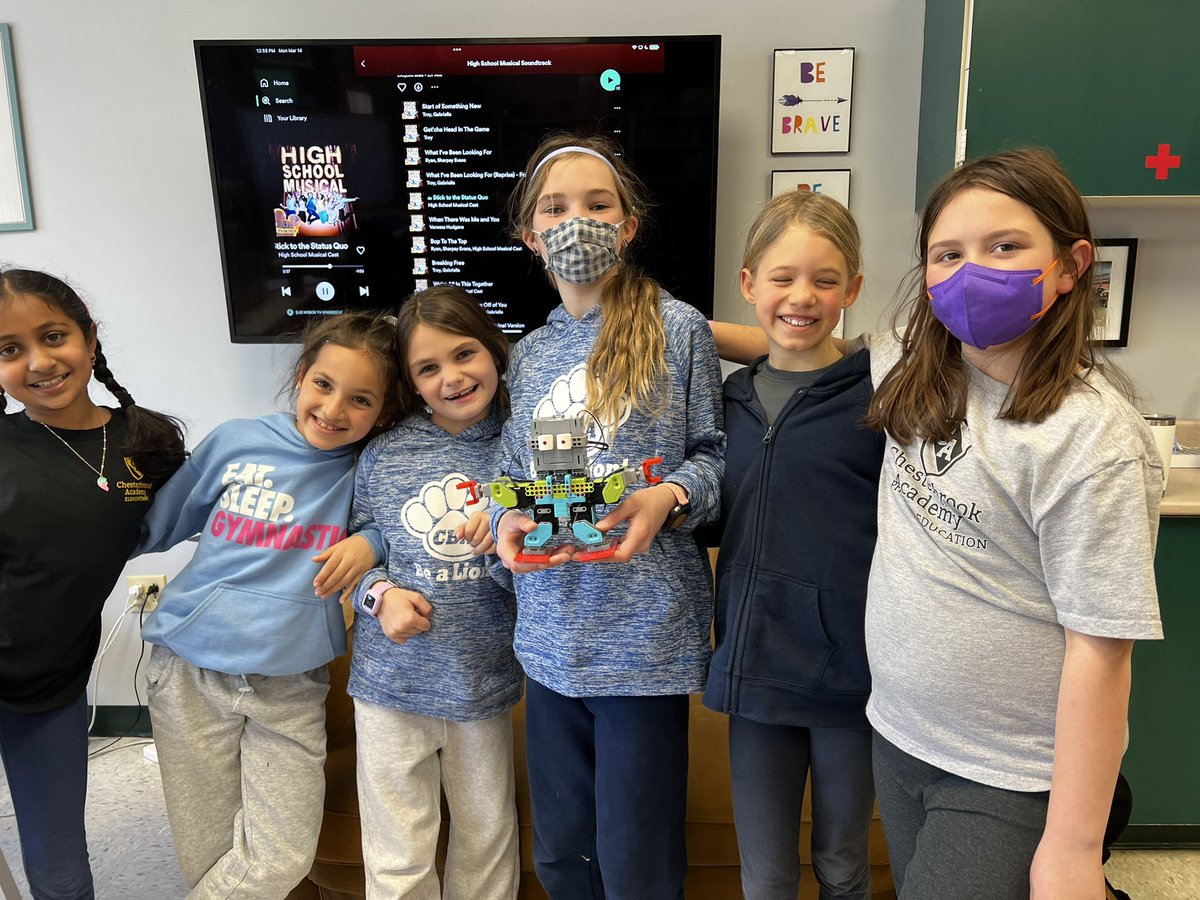 CBAWestChester's tweet photo. 4th grade #GirlsWhoCode did it! Our #meebot is finally together and ready for some dancing! #EveryoneCanCode #AppleEDUchat #Teamwork https://t.co/6AjblvaLLq