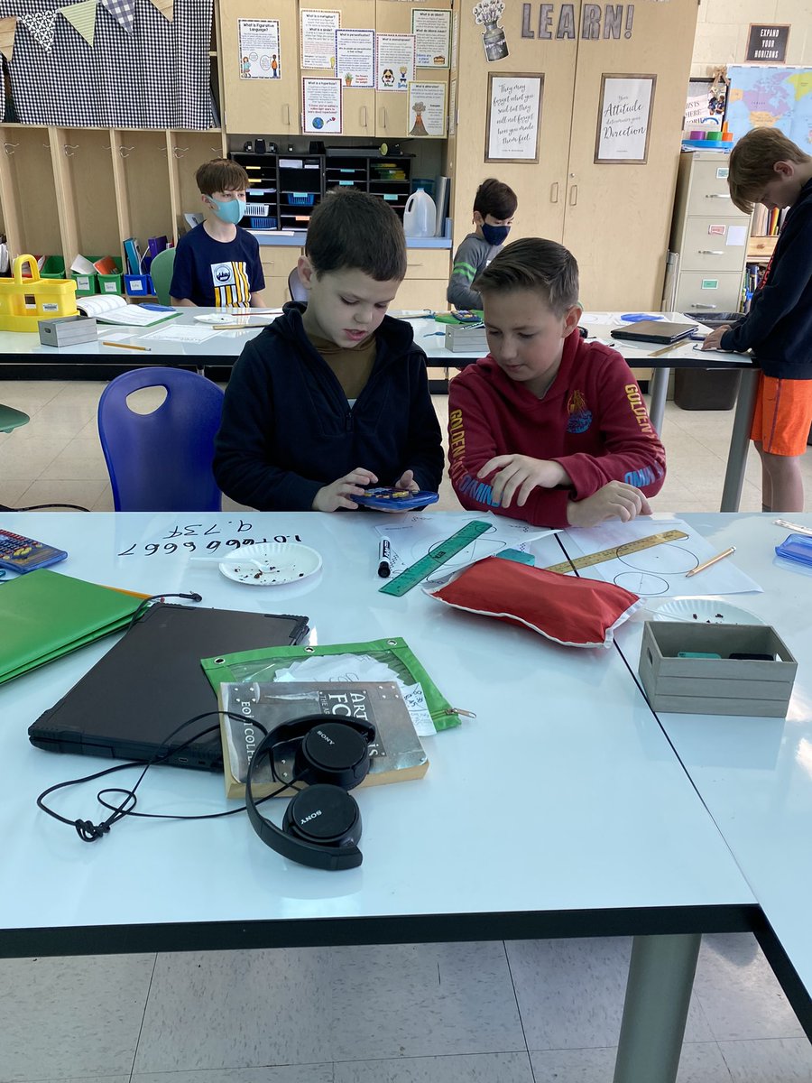 tvassil18's tweet photo. Ss investigate pi on Pi Day @WesternUnionES @AGHoulihan #PiDay #mathisfun https://t.co/XiEUDoU7y6