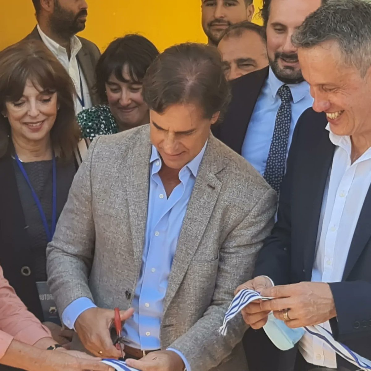 AlexandraInza's tweet photo. La UTEC en Lavalleja. 
Un sueño por el que trabajó  nuestro Intendente hecho hoy realidad. 
Ninguna manifestación pudo opacar esta concreción de profundo contenido social, porque lo positivo para la gente siempre pesa más!
Gracias @LuisLacallePou por su mirada tierra adentro! https://t.co/pRGYfI5kPY
