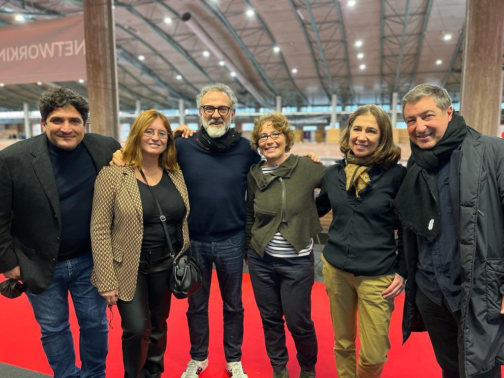 CugatGloria's tweet photo. Treballant per un Refertorio a Catalunya!🙏🏻projecte d’integracio i d’alimentacio saludable, sostenible i solidària. Inspirats per @massimobottura, Joan Roca @CanRocaCeller i @maurocolagreco. Gràcies @adaparellada i @GabySusanna @PAAliments per l’empenta i força!!💪🏻@agriculturacat https://t.co/oWX8JSMsi8