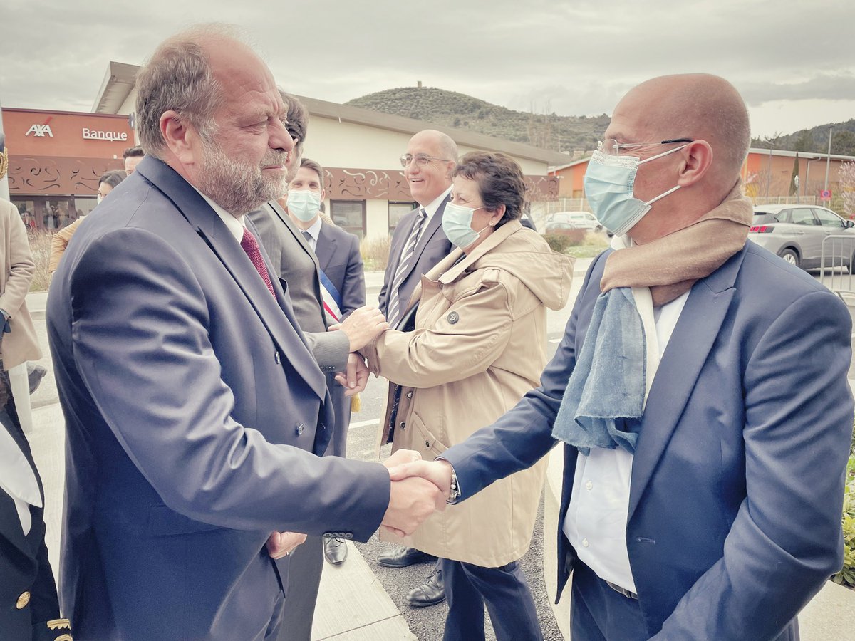 JCPetrigny's tweet photo. Ce lundi, inauguration, officielle, du nouveau tribunal de proximité de Manosque avec @E_DupondM.
Au cœur du quartier Chanteprunier, @DLVAgglo, propriétaire des terrains, a su être facilitateur afin de renforcer l’offre de services publics aux bénéfices des habitants https://t.co/KG5YoK3oOR