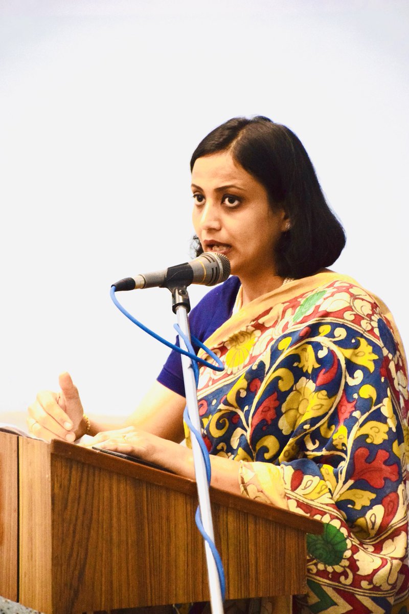 malvikaIRS's tweet photo. Joyous revisit to the Alma mater,though it isn’t the same without you my dear friends@DeeptiMeena,Swati di,Nidhi Lodha ,Poonam Phagna,Kirti Jha,Sangeeta sabnani 
Thankyou Sr.Pearl,Ma’am Jyoti Chandel and Lyceum for the honour#sophiadiaries https://t.co/LdiE7JiDk1