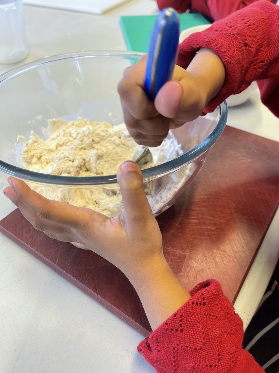 KitchenTeaching's tweet image. Today our Nursery children made bread rolls, they were practicing their mixing skills. They put the flour and yeast in a bowl with some warm water, and then they rolled the dough into round balls.