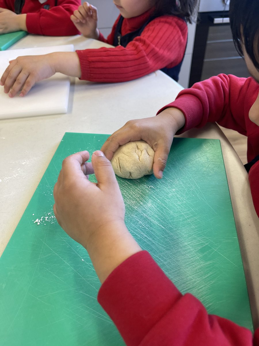 KitchenTeaching's tweet image. Today our Nursery children made bread rolls, they were practicing their mixing skills. They put the flour and yeast in a bowl with some warm water, and then they rolled the dough into round balls.