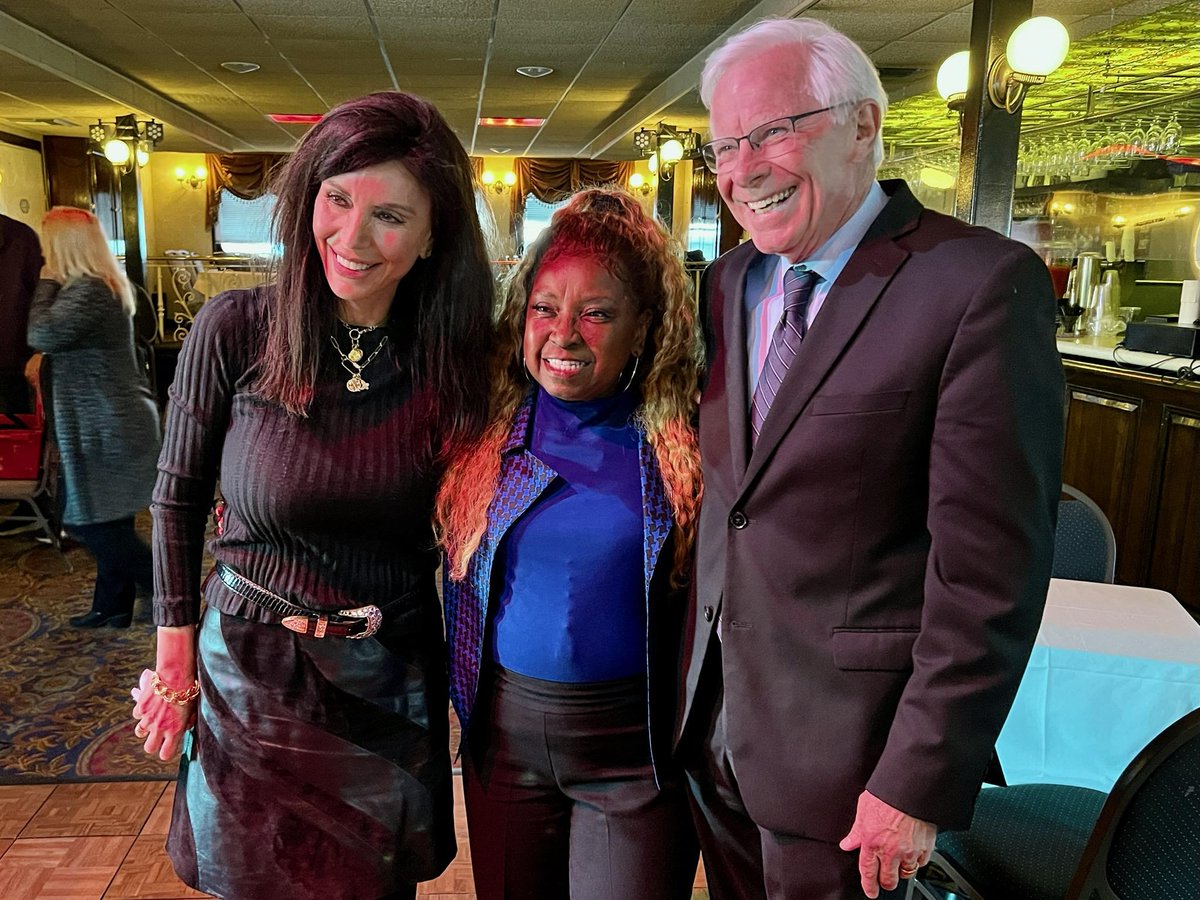 megfarrisWWL's tweet photo. Barbara of the #DixieCups gave a beautiful #NOLA send-off to her sister Rosa Saturday on the Creole Queen. @DennisWoltering produced the beautiful video tribute. #fb https://t.co/Q3hNY62U3y