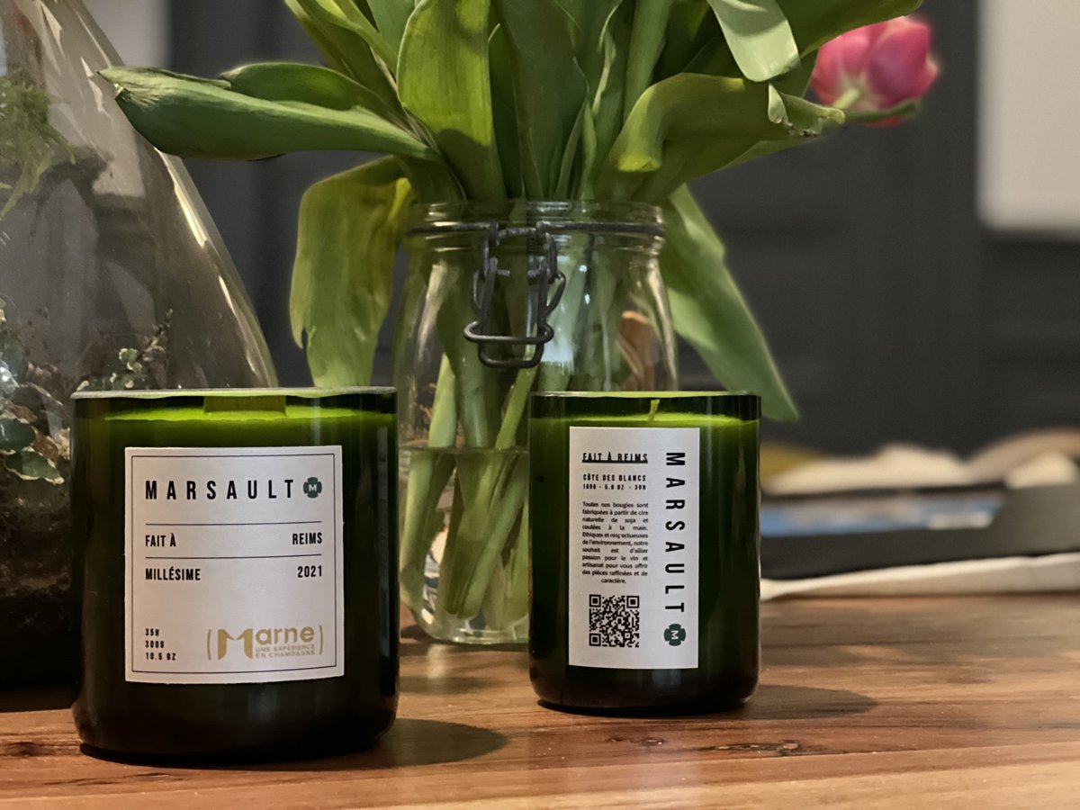 maxime's tweet photo. Coïncidence ! Vendredi matin, à ma table ronde, je reçois une superbe bougie #Marsault et l'après-midi à ma conférence, à nouveau ce super cadeau #MadeinMarne à partir de bouteilles de #champagne ! Le cofondateur était mon stagiaire il y a 3 ans avant de lancer son entreprise 😎 https://t.co/a4xHaX1Uii