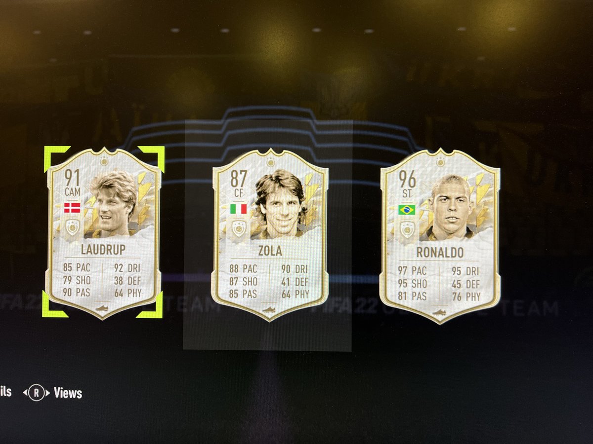 twoleftfut's tweet photo. So I didn’t do the mid / prime player pick when it was giving out Moments. I guess this will have to do 😆🤯 https://t.co/5S1BgxIIdP