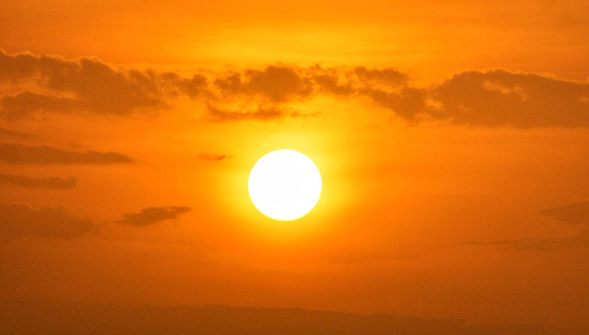 UgandaWaka's tweet photo. A sunset should never go unnoticed.Follow the sun,wherever it leads because the sky speaks in a thousand colors.

📸 @DiscoverSipi 

#Ugandawaka #ExploreUganda #TakeprideinUganda #Sunset https://t.co/GWiI2hUllc
