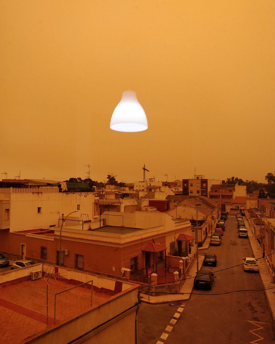 AnaHuertasVet's tweet photo. Turn the light off 💡

#dustcloud #nofilter #byemonday https://t.co/WiMbjhmh4x