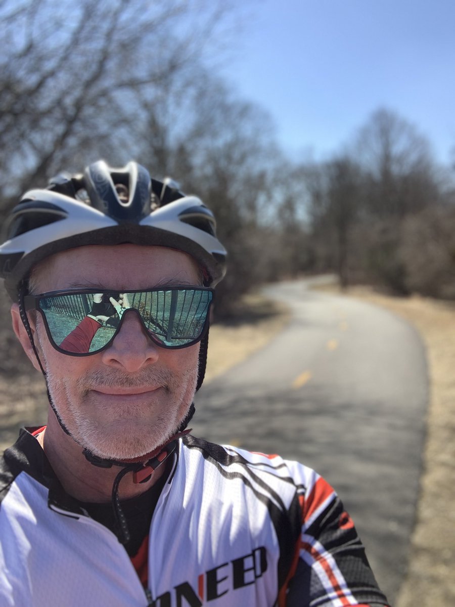 RevKeithM's tweet image. Lifting in the gym this winter paid off. I just skated 6 miles 25 seconds faster per mile than I could last fall! #inlineskating #DayOneofMarathonTraining #MustGoFaster #canariam