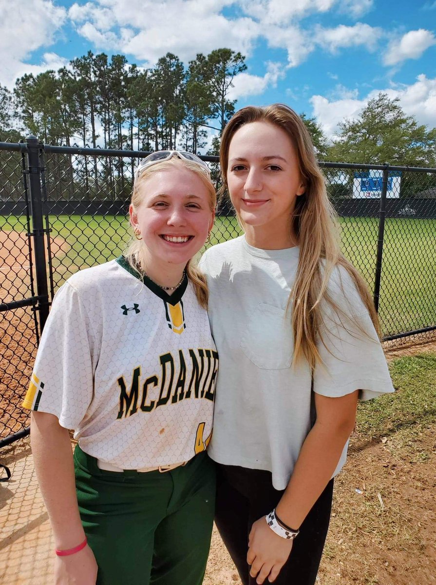 VickyNess3's tweet photo. Olivia &amp; Sami - these two Newsome girls will be back together in August at McDaniel College! https://t.co/C1slDyvLhD