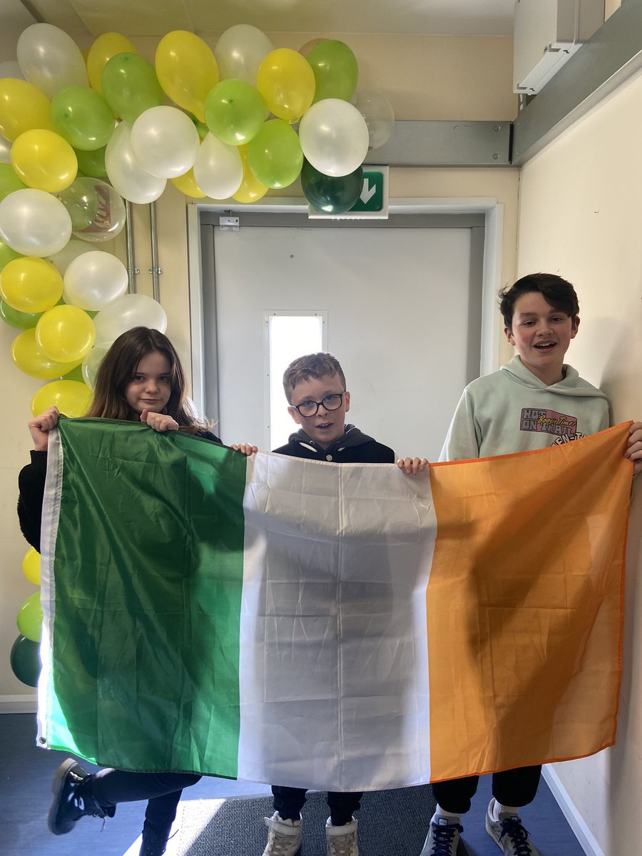 Seachtain na Gaeilge faoi lán seoil i <a href="/BelmayneEtss/">Belmayne ETSS</a>. Bhí toraíocht taisce againn ag am lóin, agus buíochas le ball foirne iontach Lorna a chruthaigh an balloon arch álainn dúinn. Bhí na daltaí go léir ag iarraidh pictiúr leis 🙌🏻