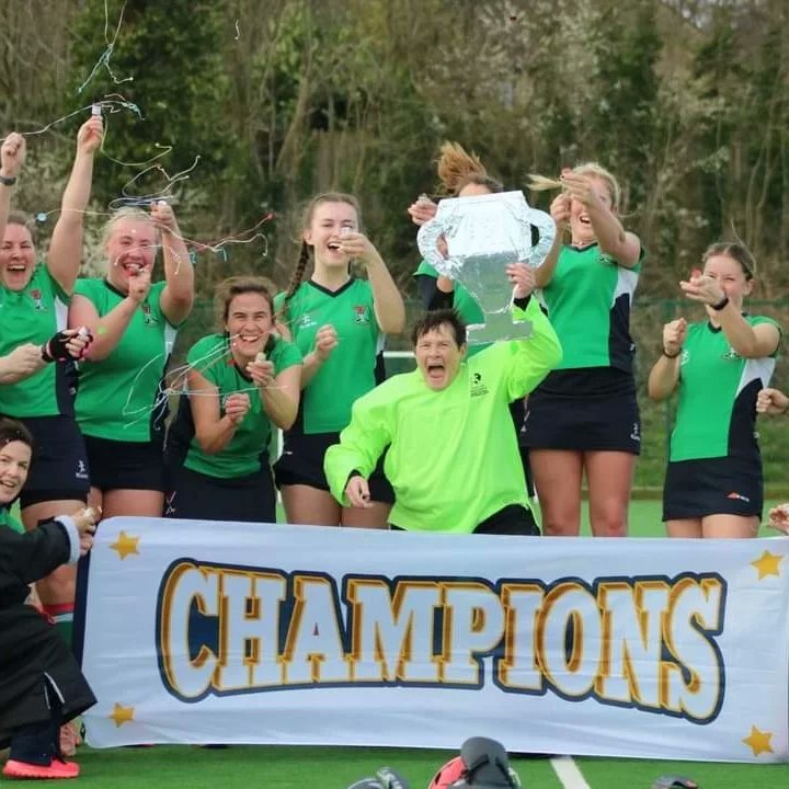 CheddarHC's tweet photo. Cheddar 1st team - undefeated in Wessex 1 - Congratulations 🏑💚🏆 #greenhockey #hockeychamps https://t.co/1LFeTvFscJ