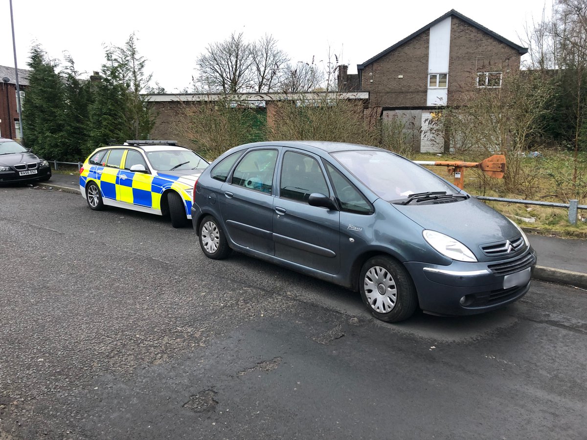 gmptraffic's tweet photo. #XT14 are currently dealing with this vehicle on Fern St, Bolton. Checks on the driver reveal he has no insurance and is currently Disqualified from driving since 1999! for, wait for it: No Insurance. https://t.co/qIvg0FSmRL