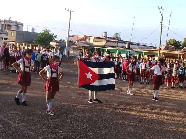 RuizYeldis's tweet photo. Cuba que linda es Cuba Bienvenido el nuevo curso escolar. https://t.co/ttIpWrfxa6