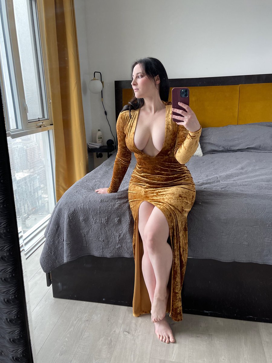 bed_romper's tweet photo. When he matches the outfit request to your bedroom decor… https://t.co/P29k9lVagt