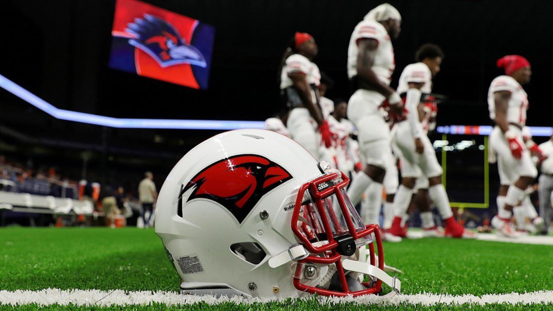 joe_moreland11's tweet photo. Beyond excited to announce that I have received my 1st official offer from Incarnate Word @CoachWillBryant. @CoachScales_ @Shaun_Rut @BamPerformance @MikeDavis_1 https://t.co/jq5vWelmAN