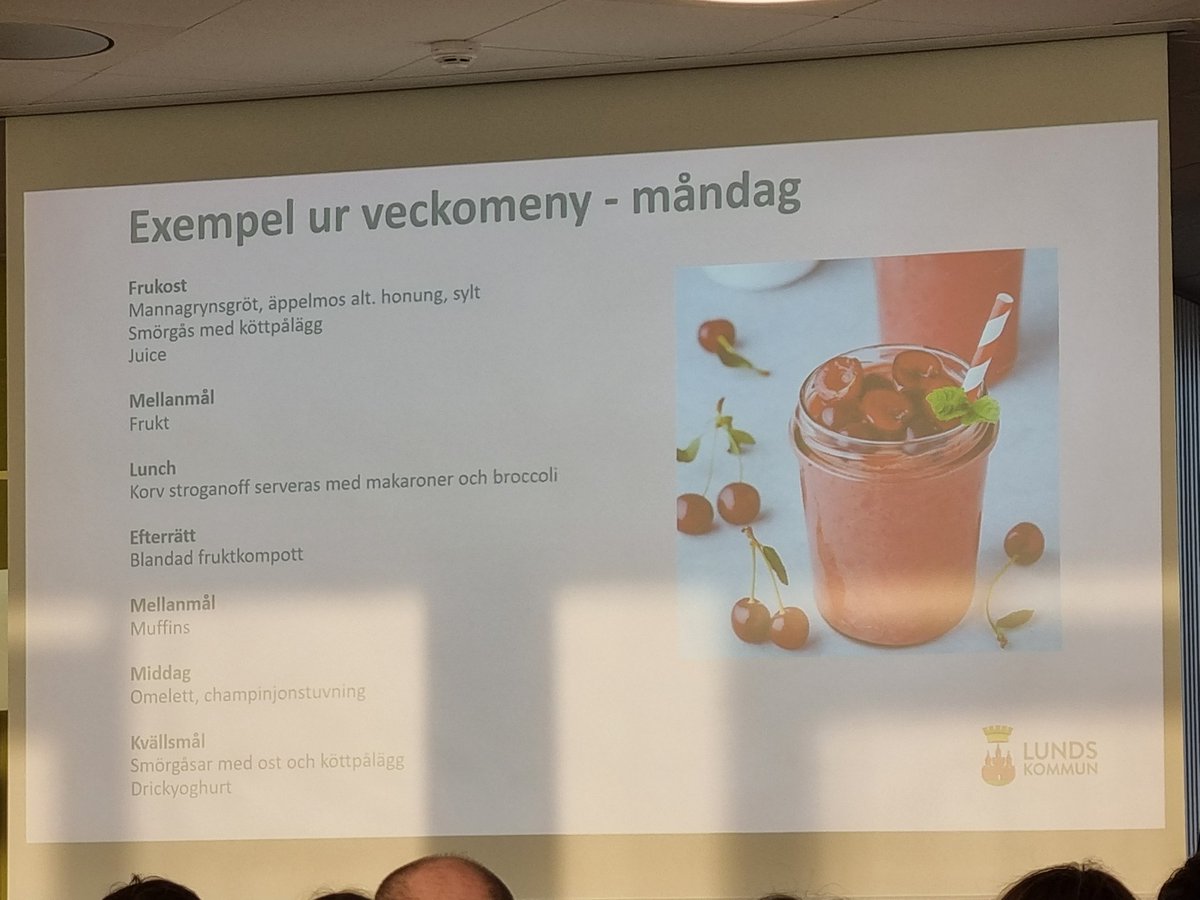 AnnaAnnavision's tweet photo. Spännande att få vara med på det nämndsövergripande möte och nämndsövergripande projekt kring måltider inom hemtjänsten. V&amp;O och Service jobbar bra tillsammans! @LundSDS #lundpol @vision_fack #facklig #personalföreträdare https://t.co/1mOnHguglF