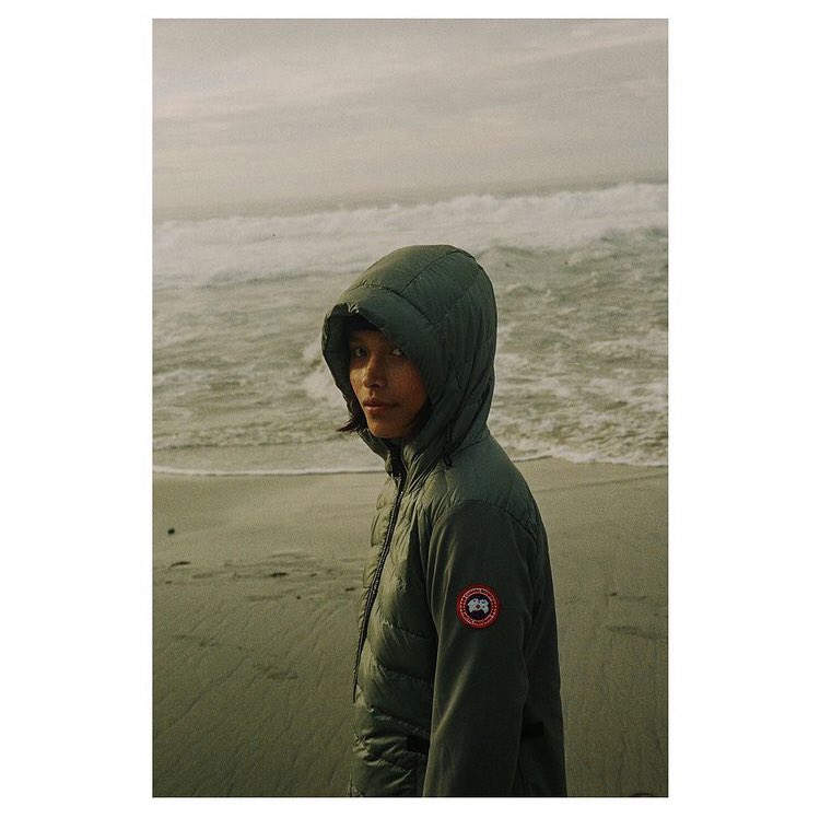 ColeSprousePeru's tweet photo. Campaña para Canada Goose tomadas por Cole Sprouse. Esta marca de ropa se compromete a ser sostenible y libre de pieles para finales de año. https://t.co/nJg3G8OTd5